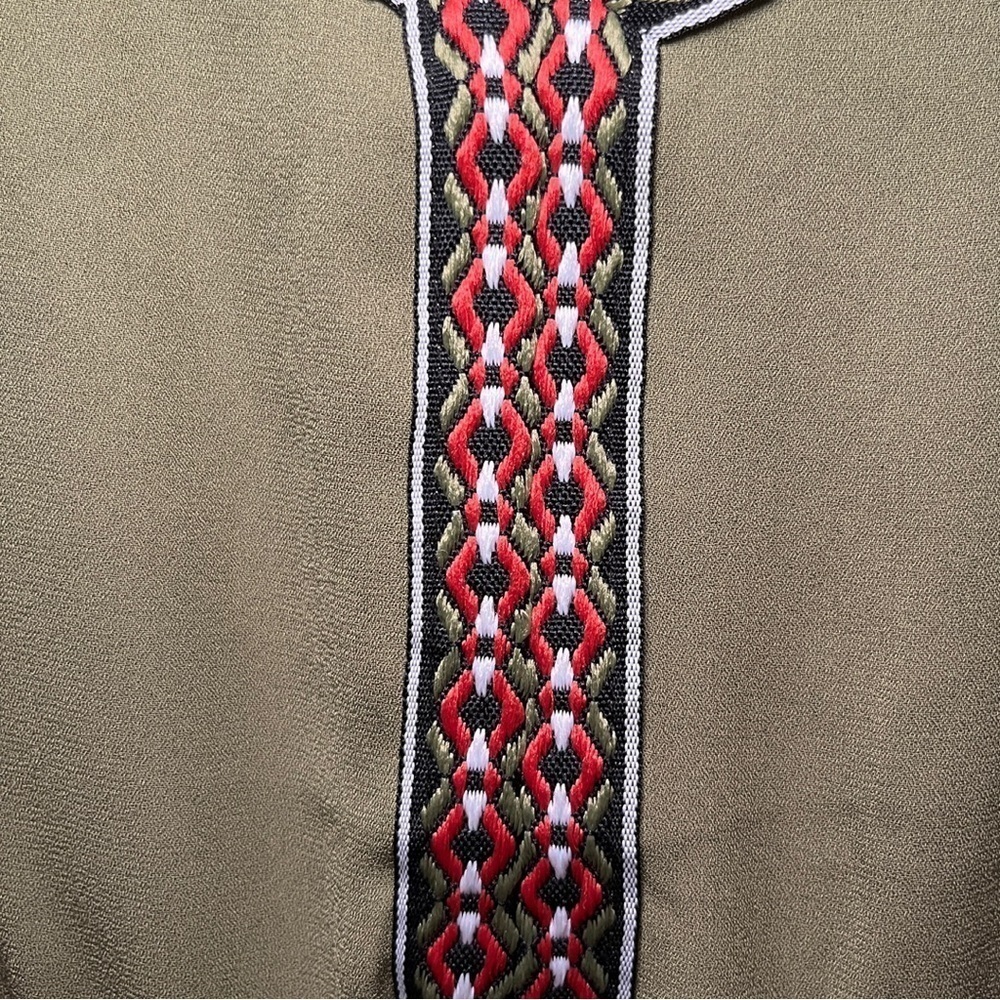 🎁 NWT CORVIA Boho olive green embroidered top Size Small​​​​​​​ - Picture 4 of 6